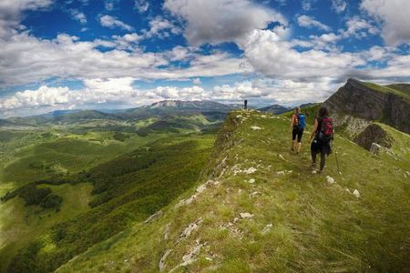Hiking tour Lukomir