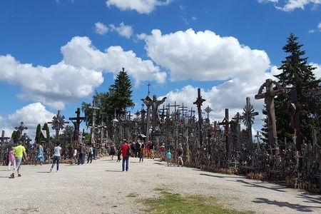 Tour from Riga to Vilnius: Bauska Castle, Rundale Palace and The Hill of Crosses