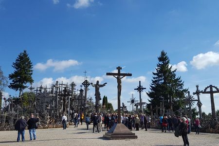 Vilnius to Riga Day Trip: The Hill of Crosses, Rundale Palace and Bauska Castle
