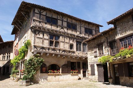 Beaujolais & Perouges Medieval Town (9:00 am to 5:15 pm - Small Group Tour Lyon