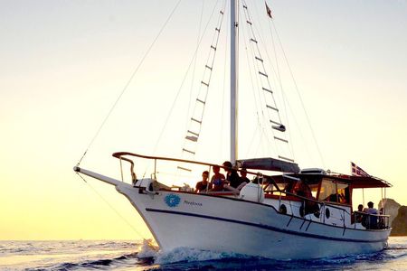 Santorini Caldera Sunset Traditional Cruise with Meal and Drinks
