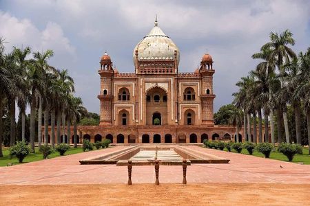 Visit To The Mausoleums Of Delhi