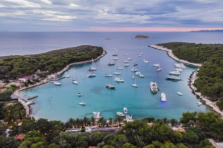 Adventurous Blue and Green Cave group tour