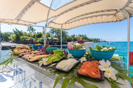 Deluxe Sail & Snorkel to the Captain Cook Monument 