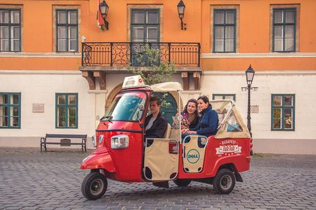 Budapest TukTuk Private Tour with Goulash Soup in the Downtown