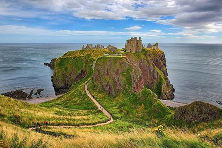 Aberdeen & Shire Castle & Distillery Private Group one Day Tour 