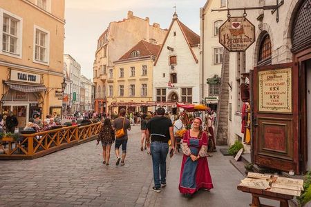 Guided Tallinn Day Tour from Helsinki / Include hotel transfers