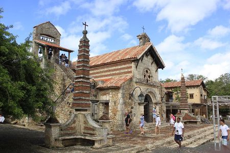 From Punta Cana: Saona Island & Altos de Chavon Day Trip with Lunch and Open Bar