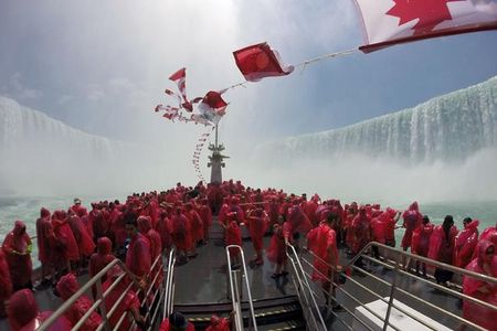 Tour of Niagara Falls with Boat Cruise