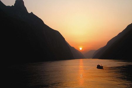 Yangtze River Cruise from Yichang to Chongqing Upstream in 5 Days 4 Nights