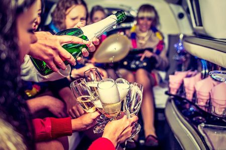 Warsaw: VIP Nightclub Tour: Bars, Clubs, and Limousine