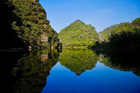 Trang An boat trip - Bai Dinh pagoda day Trip