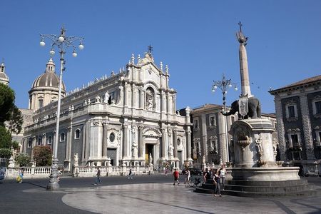 Catania Private Walking Tour with "Arancino and Cannolo" Tasting