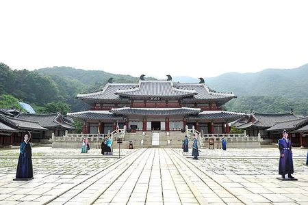 Private day trip to Korean Folk Village & Dae Jang Geum Park