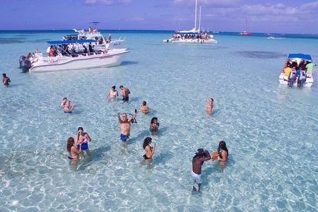 Saona Island Excursion by Catamaran and Speedboat