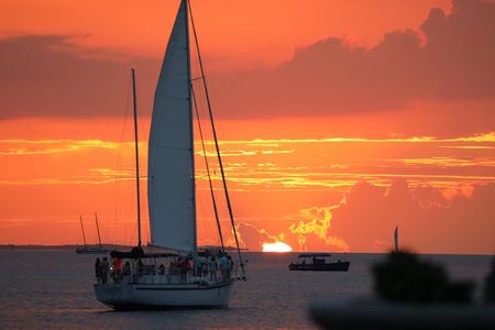 Sunset Sail in Key West with Beverages Included 