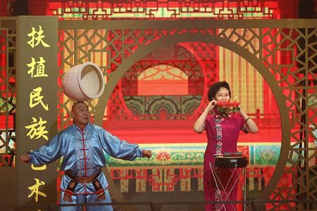 Private Tour: Tiananmen Area Night Walk with Lao She Teahouse Show