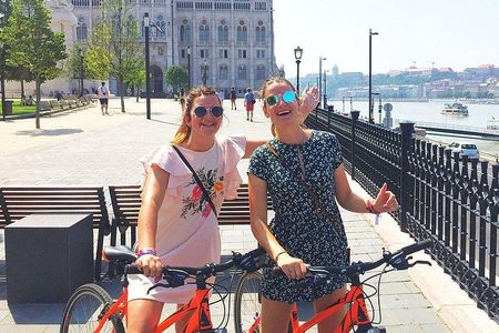 Budapest relaxed bicycle tour at sunset