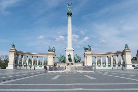 Budapest Pest side tour: Days of Glory