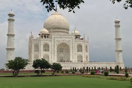 All Inclusive Taj Mahal Tour from Delhi With 5 Star Lunch