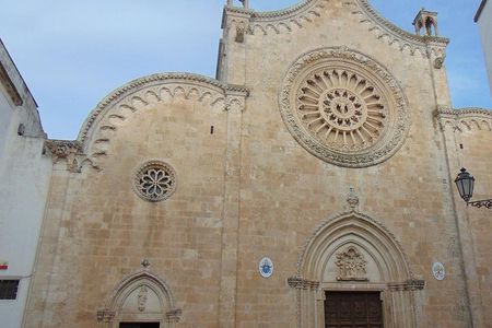 Private guided tour in Ostuni: exploring the panoramic historical centre