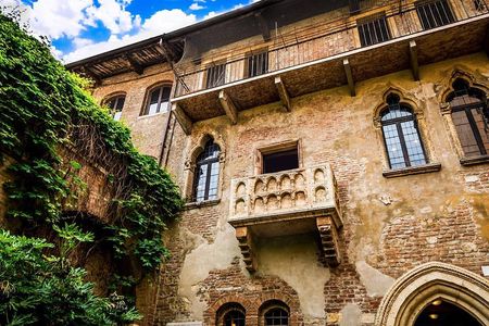 Verona Small Group Guided Walking Tour: Romeo & Juliet and More