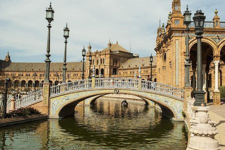 Private 4-hour Walking Tour of Sevilla with official tour guide