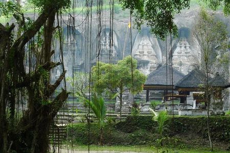 Private full-day tour with hot spring