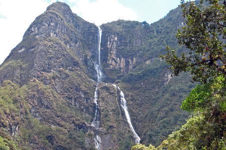 El Chorro waterfalls and Busa lake tour from Cuenca