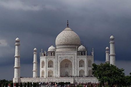 Overnight at Taj with Cultural Show 