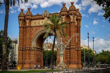 Barcelona Highlights Small Group Tour with Hotel Pick Up