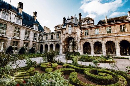 Le Marais District & Jewish Quarter Guided Walking Tour 12ppl Max