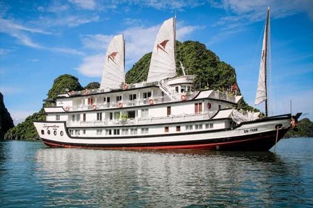 Halong Bay 2Day 1Night Overnight on Signature Royal Cruise 5 Star