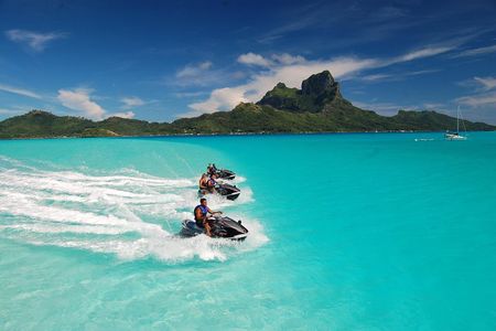 Bora Bora 4WD Tour Including Lunch at Lucky House & Jet Ski Tour