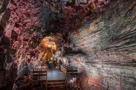 The Lava Tunnel Tour with Transfer from Reykjavik