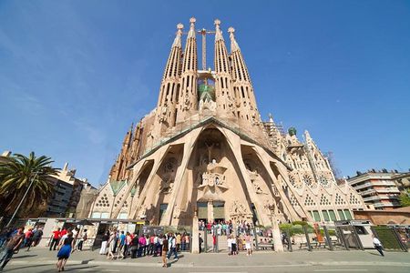 Best of Barcelona and Montserrat - pickup from your hotel/ship