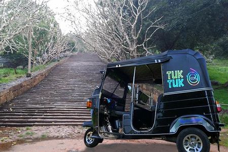 Mihintale TukTuk tour at Anuradhapura