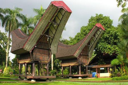 Jakarta: Miniature Park, National Museum & Traditional House Tour