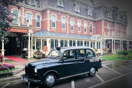 Niagara-on-the-Lake Wine Tour with Lunch -Private Tour in Classic English Cab
