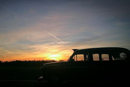 Niagara-on-the-Lake Private Wine and Dinner Tour in Private SUV