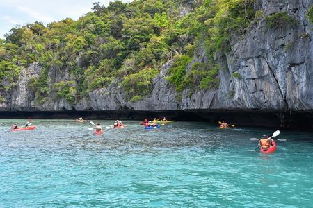 Snorkel and Kayak Trip to Angthong Marine Park by Speed Boat from Koh Phangan
