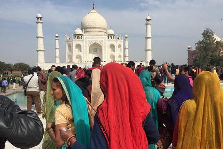 One Day Tour to Taj Mahal from Delhi by Fastest Train with Meals