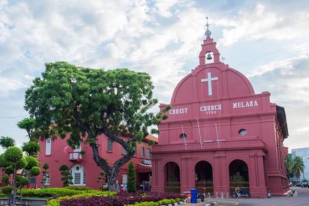 Malacca City Tour and River Cruise with Baba and Nyonya Lunch