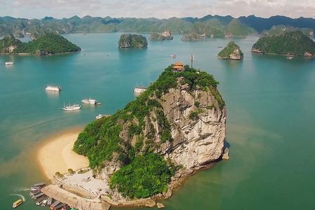 Half Day Explore Halong Bay With Lunch, Sung Sot Cave, Titop Island and Kayaking
