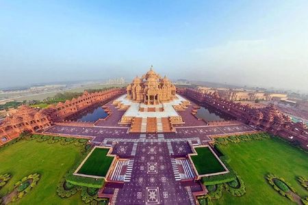 From Delhi Swaminarayan Akshardham Temple guided Tour & transfers
