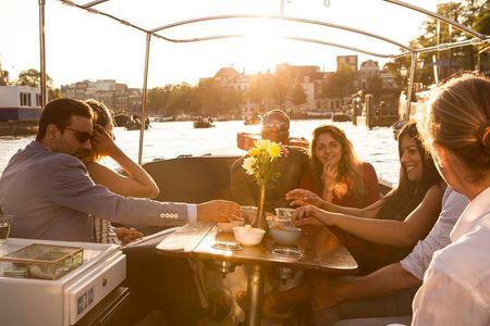 SAIL Amsterdam Private Boat Tour w. Snacks/Prosecco