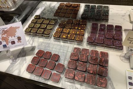 Brussels Chocolate Beer Waffle and Belgian Whiskey All-in-One (Small Group) Tour