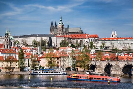 Prague: Bus Tour, Walking Tour, River Cruise and Lunch