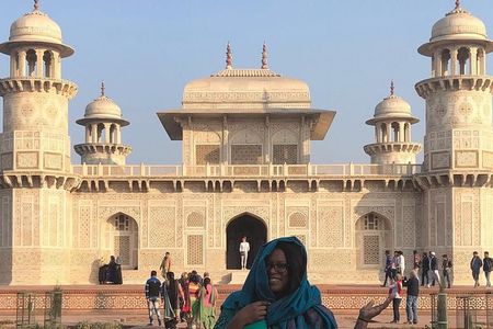 Private Taj Mahal Agra Day Tour from Delhi by Car with Guide