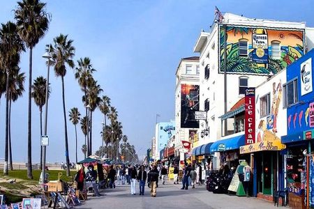 Private 5-Hour Limo Tour of Los Angeles and Beach Cities